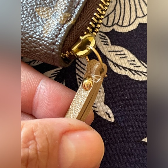 Authentic LOUIS VUITTON Limited Edition Monogram Complice Trunks Key Cles Coin - Picture 12 of 12